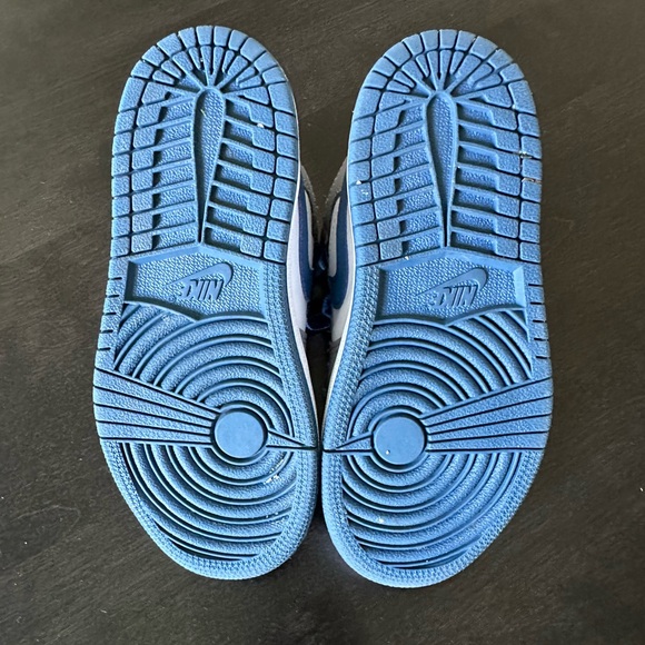 Nike Jordan Mid 1 - Picture 3 of 8